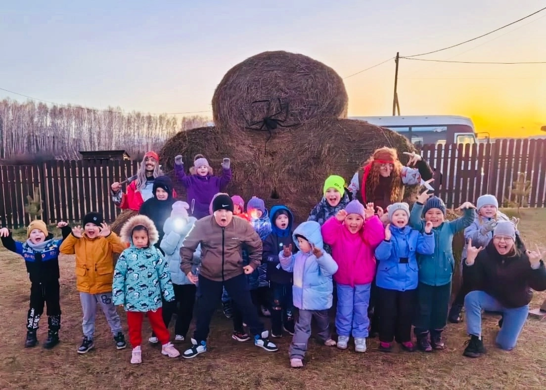 На дне рождении у Бабы Яги.