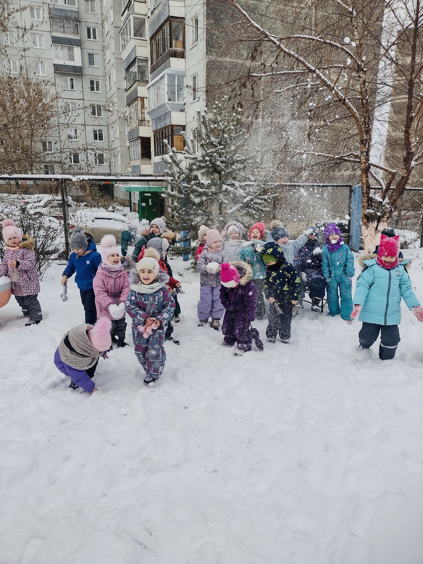 Первый, первый снегопад – на прогулке детский сад❄.